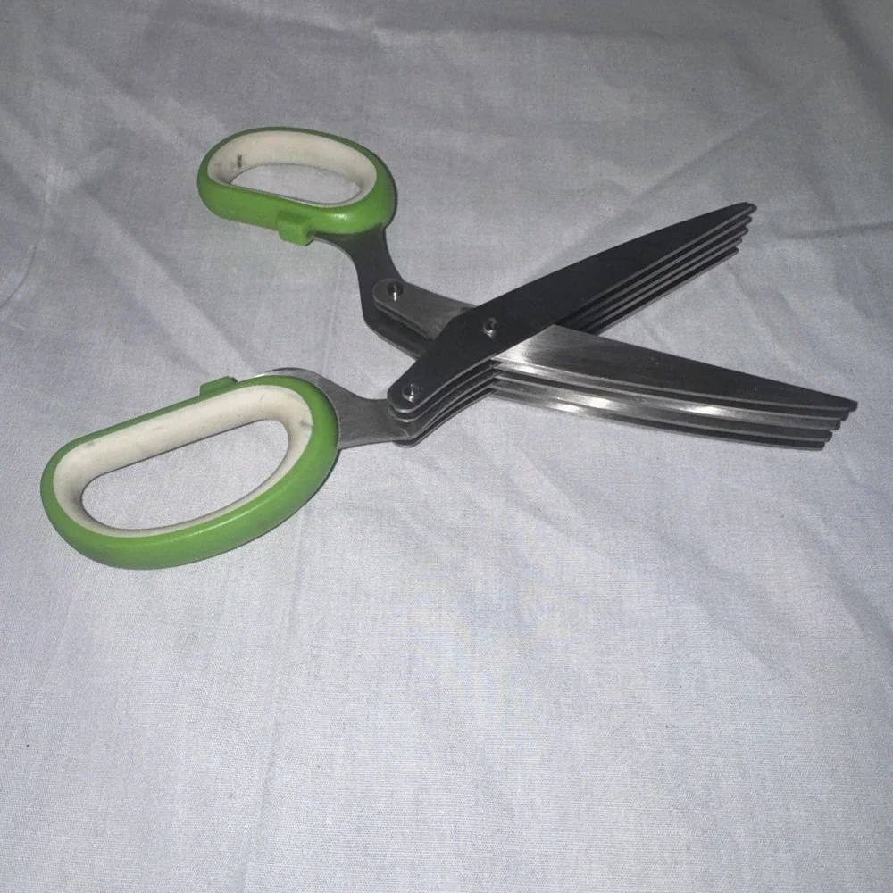 The Unbranded Brand herb scissors